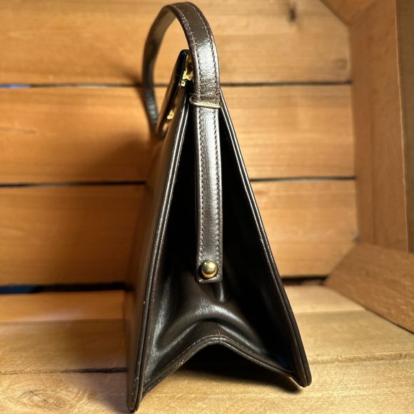 Elegant Sark Brown Leather Etra Satchel - Picture 5 of 11